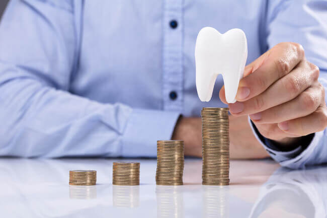 歯科開業医・勤務医の年収差は？成功している開業医の共通点を解説